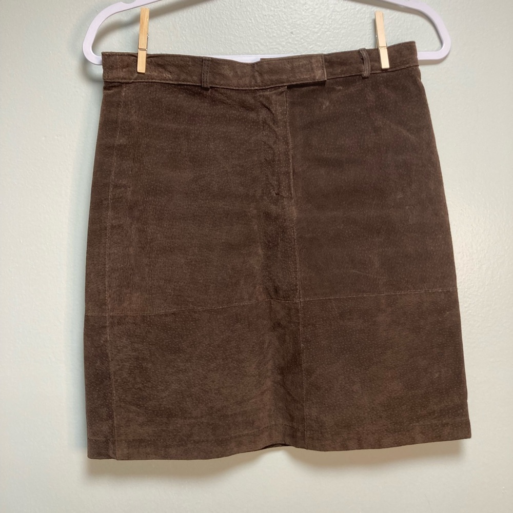 Neutral Zone Brown Sexy
Suede Leather Skirt S/M
Chocolate
Career Office Fall